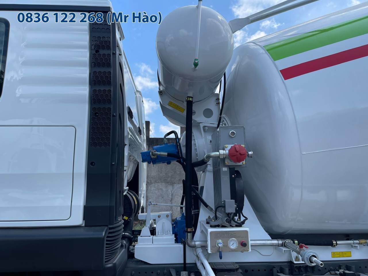 Bình Nước Xe Trộn Bê Tông Howo TX 12 Khối Bồn CIMC